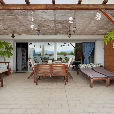 Attico Con Terrazza A * Виареджо